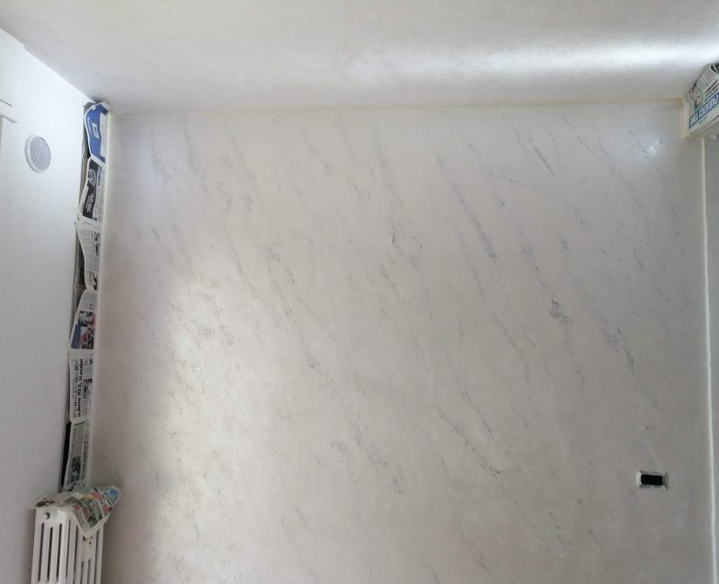 Parete effetto marmo . (2)