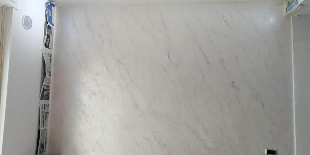 Parete effetto marmo . (2)